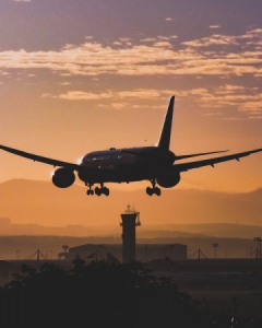 Boeing launches 100% biofuel commercial aircraft