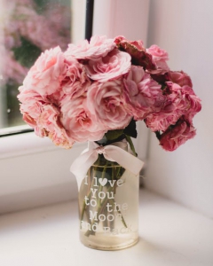 Decorative flowers make the corner of living room so beautiful