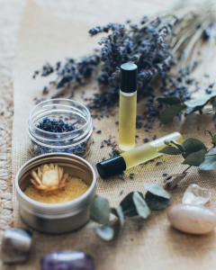 TOP 6 ESSENTIAL OILS FOR ANXIETY