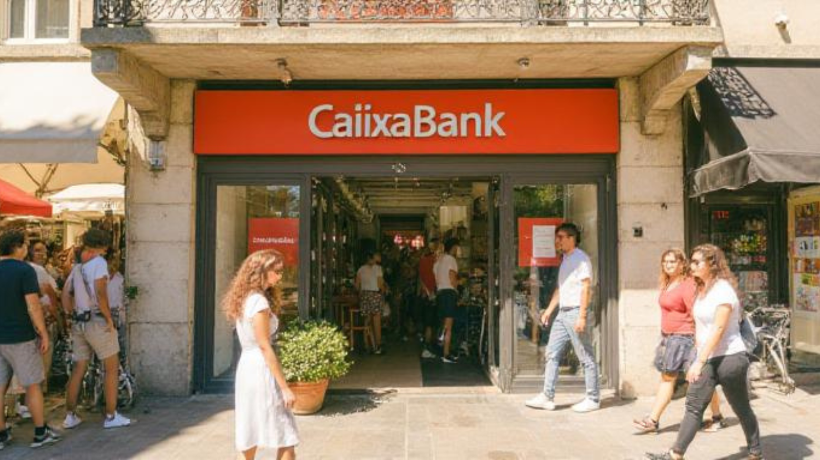 CaixaBank Powers Spanish Tourism Sector with €2.5 Billion in Real Estate Financing Through June 2026