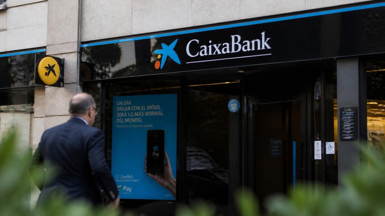 Swiss Bank UBS Upgrades Spain's CaixaBank to Top Iberian Pick Amidst Rising Interest Rates